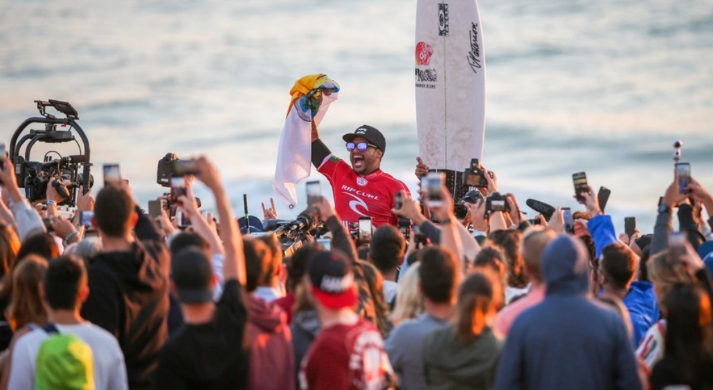 Italo Ferreira vence etapa de Portugal e tira título antecipado de Medina