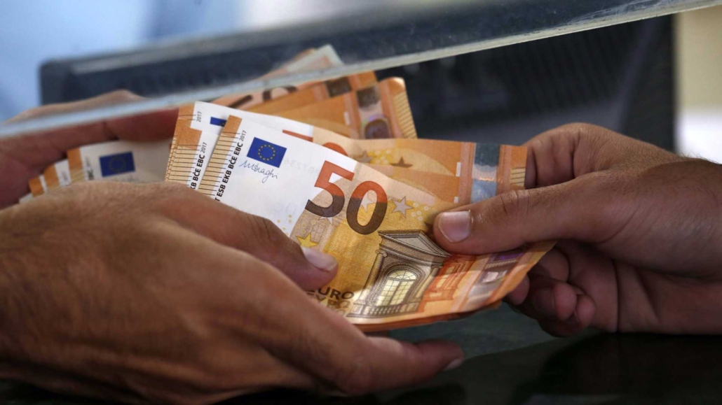 Salário médio em Portugal aumenta 2% e atinge 922 euros