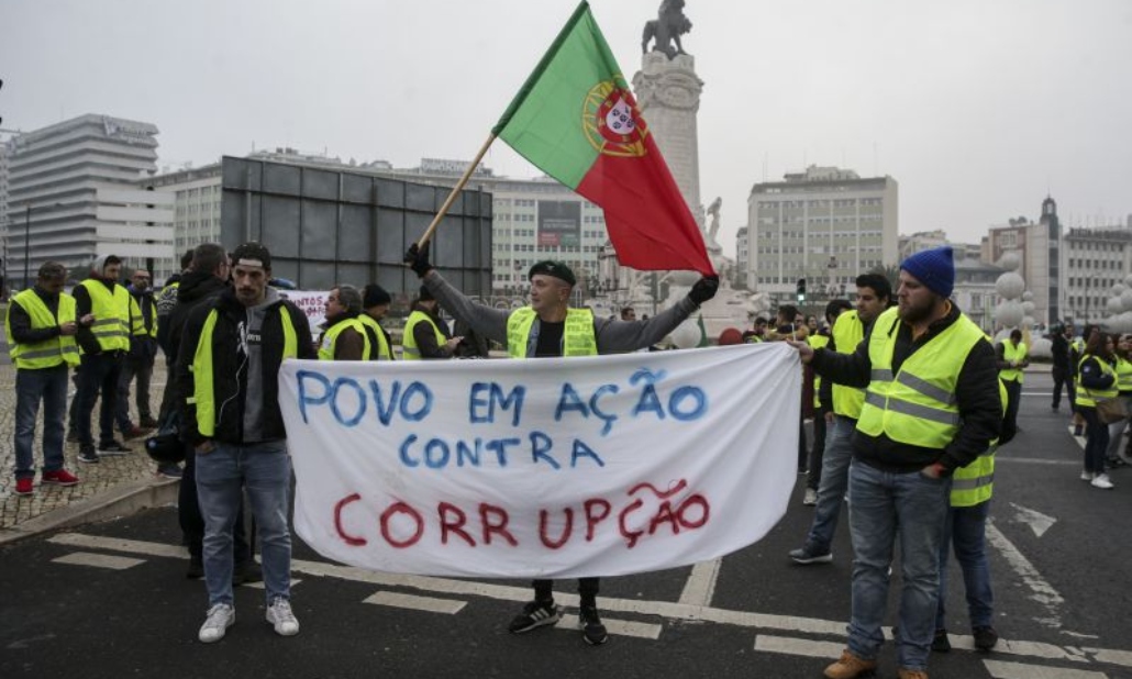 Coletes amarelos fazem protestos de Norte a Sul de Portugal