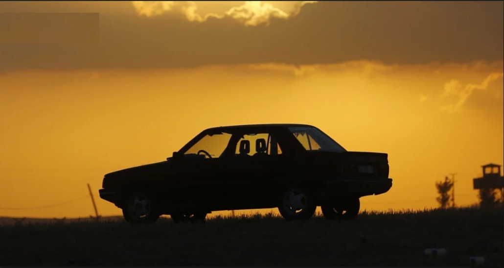 Casal que vive há 2 anos dentro de um carro, vai voltar pra casa depois de recuperá-la na justiça