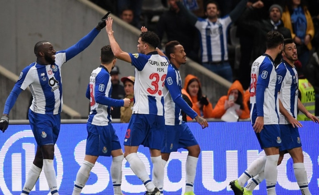 Com gol de brasileiro, Porto passeia sobre o Benfica e vai à final da Taça da Liga de Portugal