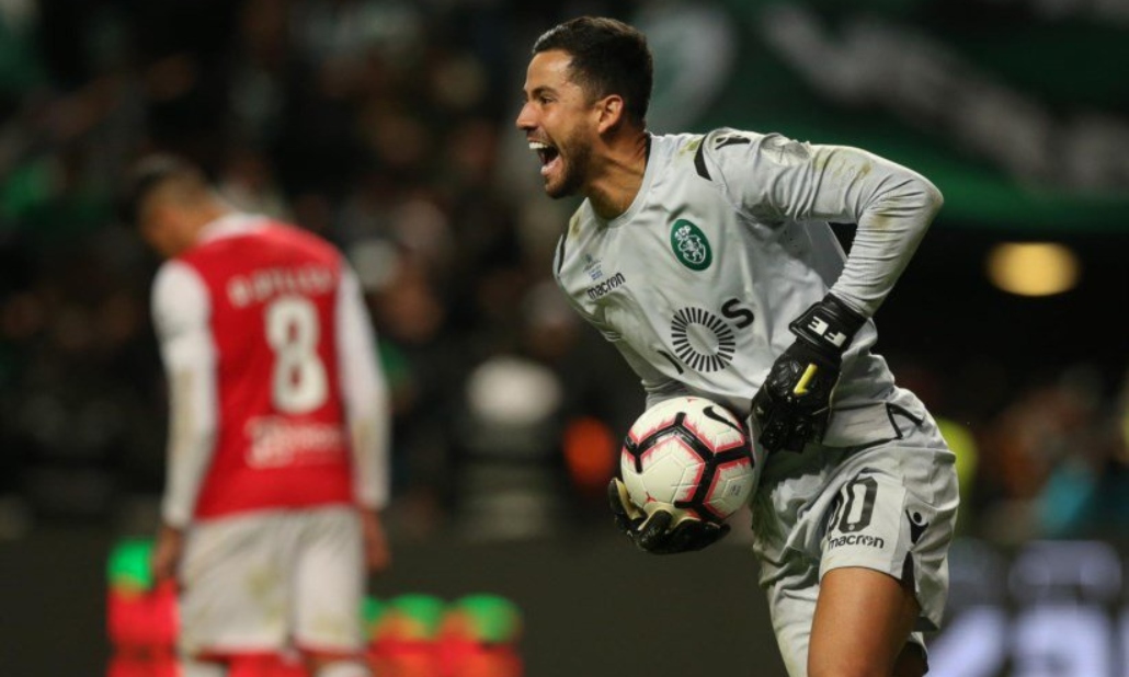 Goleiro brasileiro Renan Ribeiro defende três pênaltis e põe Sporting na final da Taça da Liga de Portugal