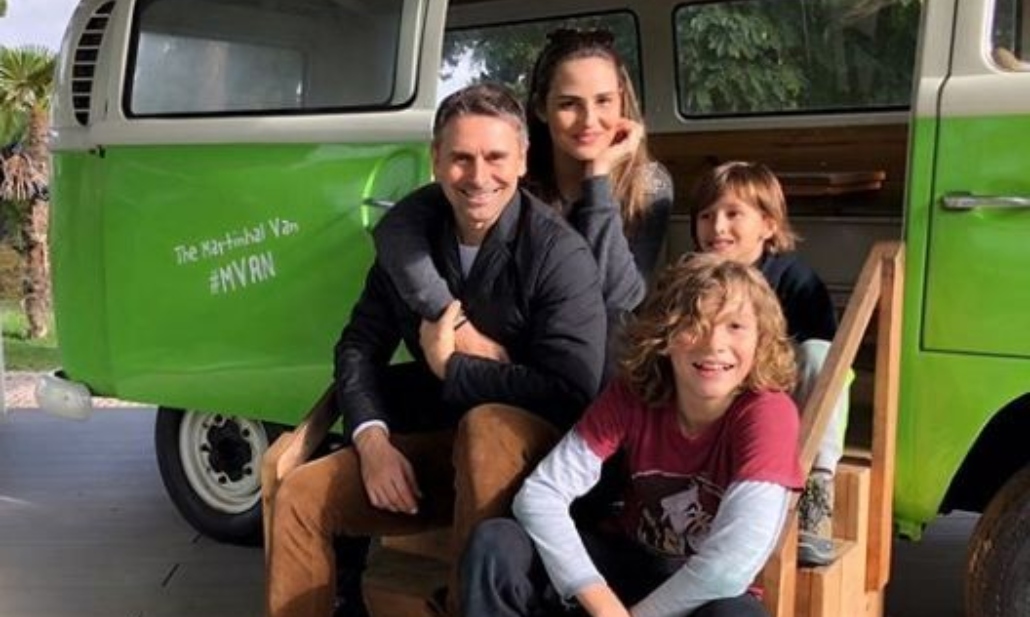 Murilo Rosa curte Portugal com a família