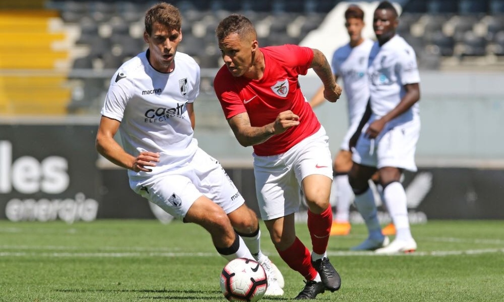 Lateral brasileiro completa 100 jogos na primeira divisão de Portugal