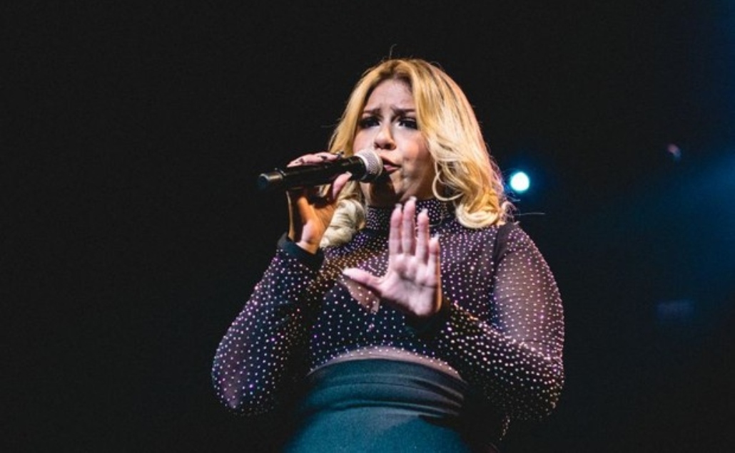 Marília Mendonça é aclamada e chamada de ‘Adele brasileira’ após show lotado em Portugal