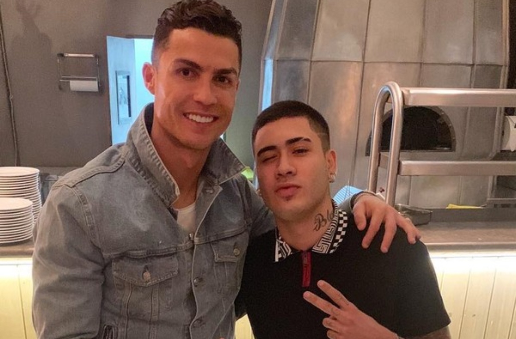 MC Kevinho posa com Cristiano Ronaldo em Portugal