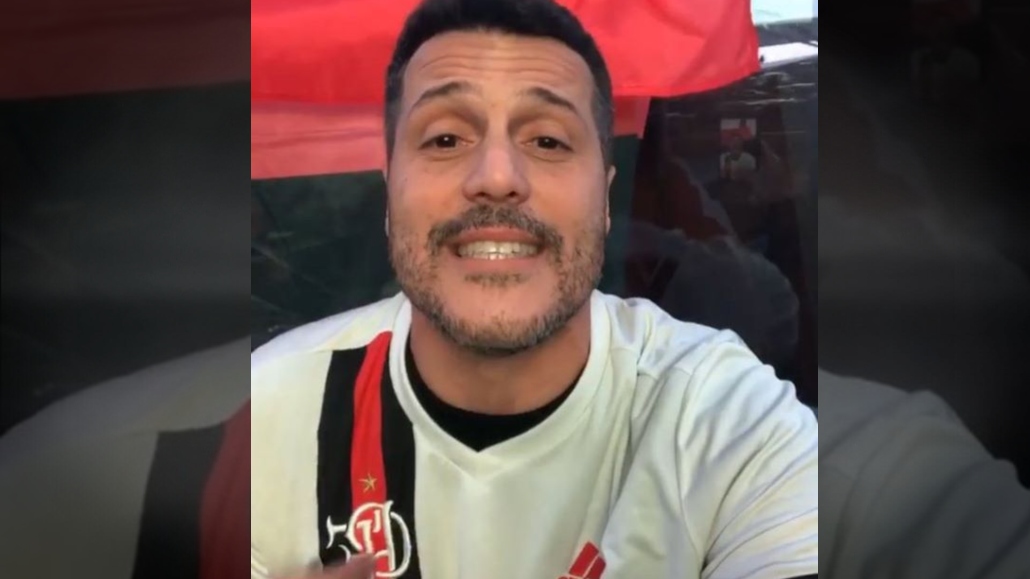 Julio Cesar celebra campeonato na embaixada do Flamengo em Portugal