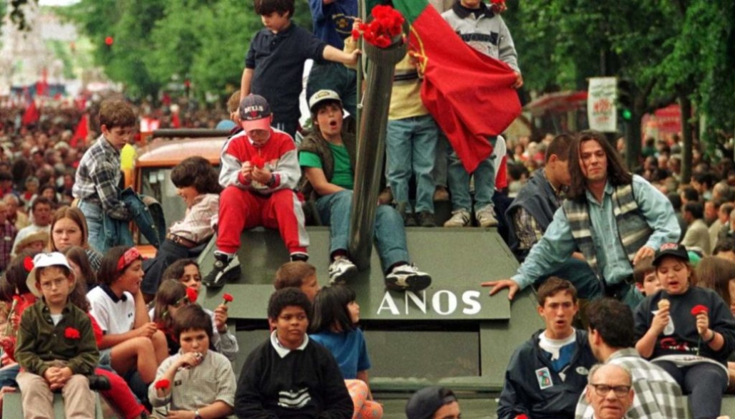 Como Portugal mudou nos 45 anos desde a Revolução dos Cravos