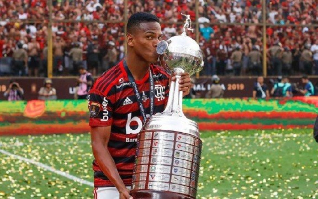 Flamengo negocia empréstimo de Lucas Silva para clube de Portugal