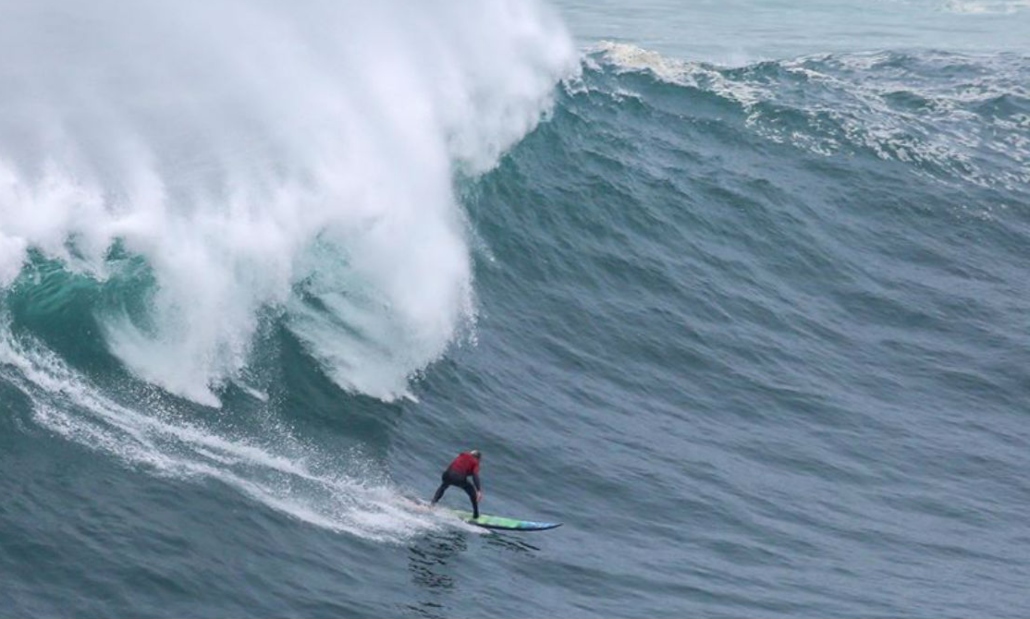 Italo Ferreira surfa onda gigante em Portugal: ‘É algo de outro mundo’
