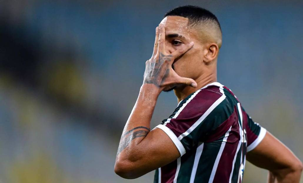 Benfica encaminha a compra do lateral-direito Gilberto do Fluminense