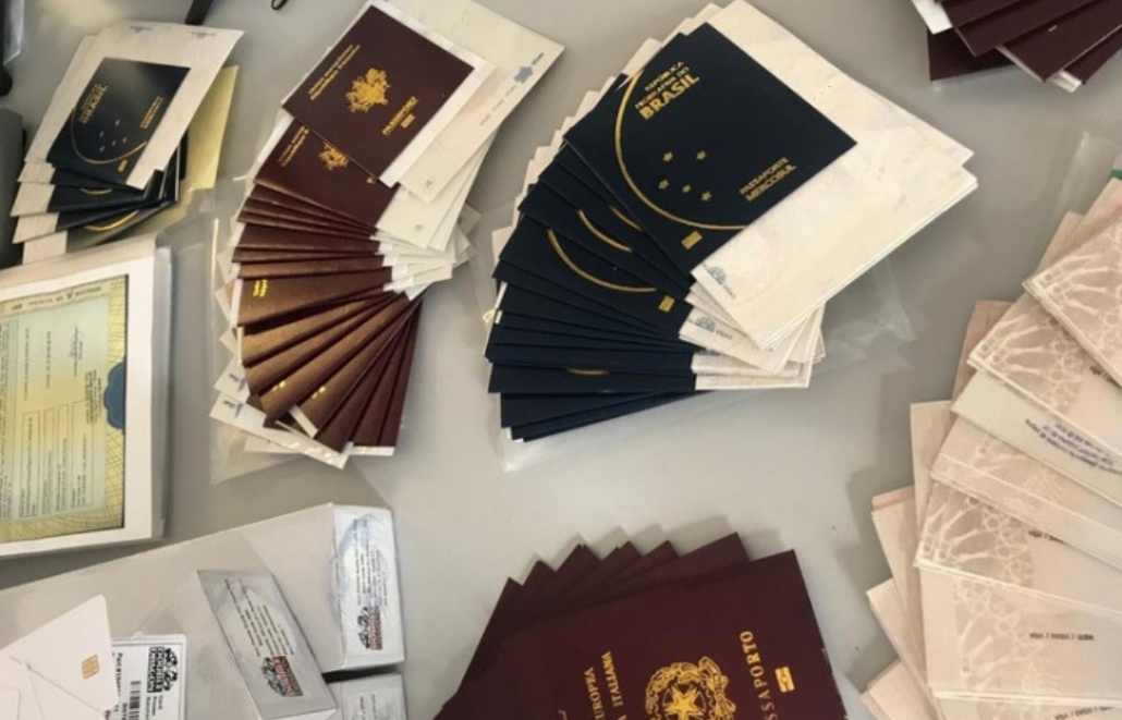 Brasileiros presos em Lisboa envolvidos com esquema de   falsificação de passaporte