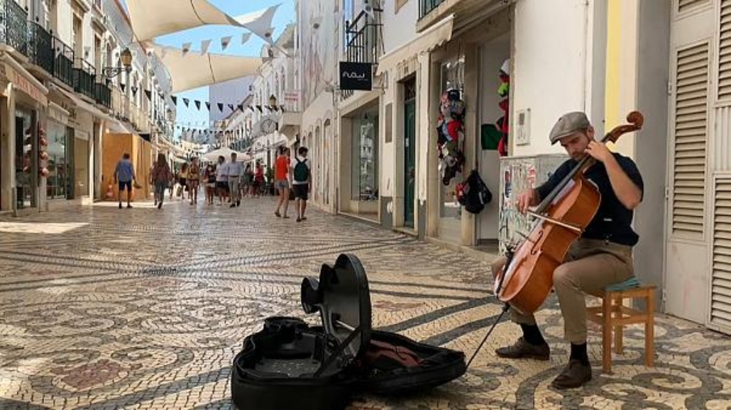 Pandemia provoca queda de 73% no turismo em Portugal