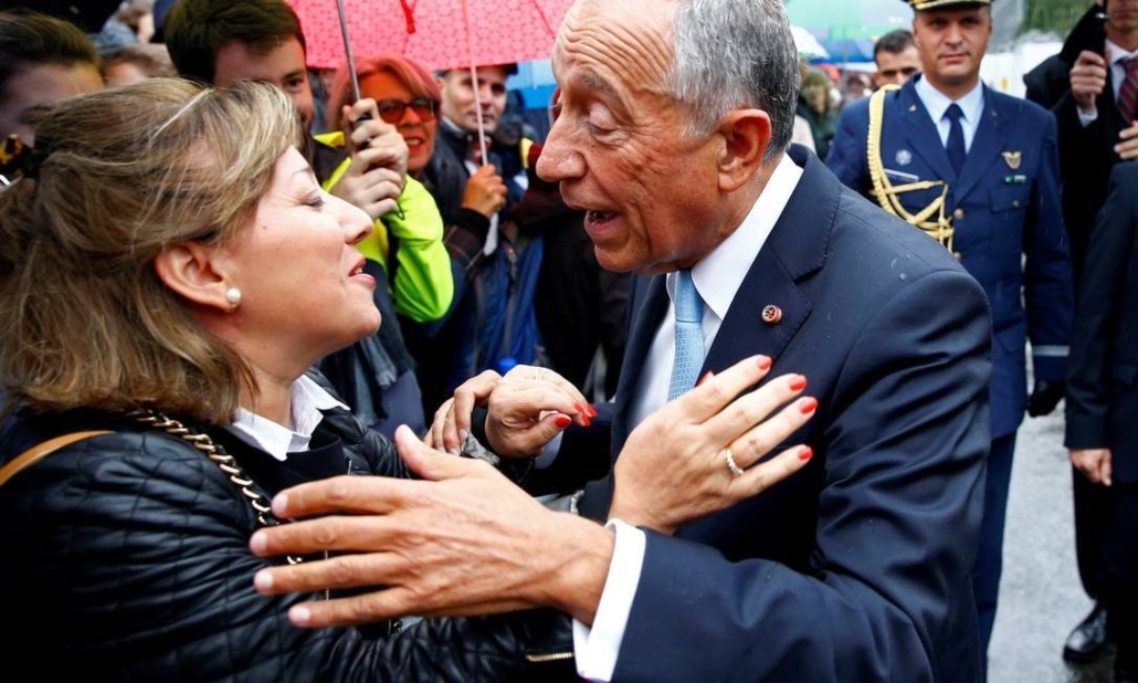 Marcelo Rebelo anuncia candidatura à reeleição em uma confeitaria