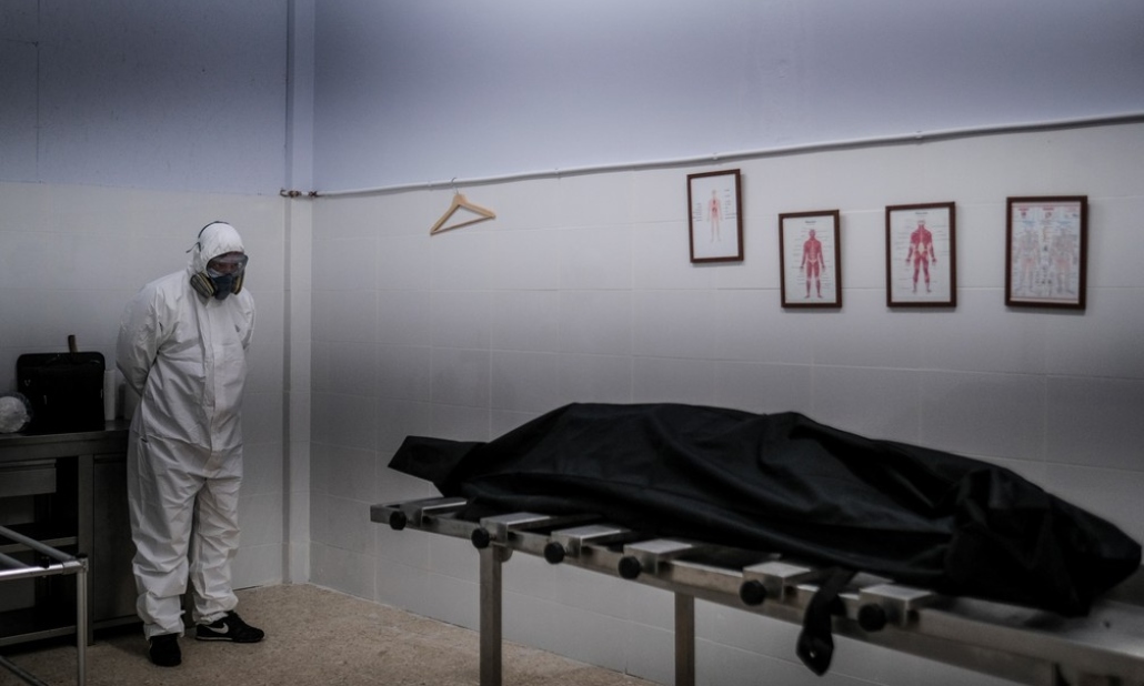 Portugal lota funerárias e está perto de ficar sem leitos de UTI nos hospitais