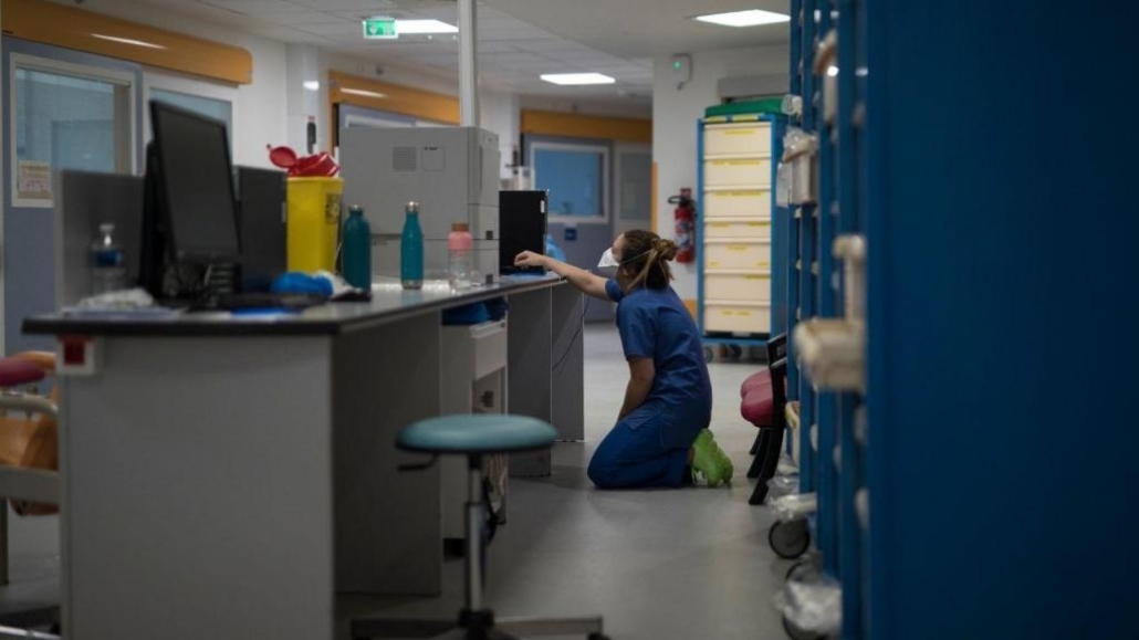 Portugal vê ocupação de UTIs por Covid recuar após recorde