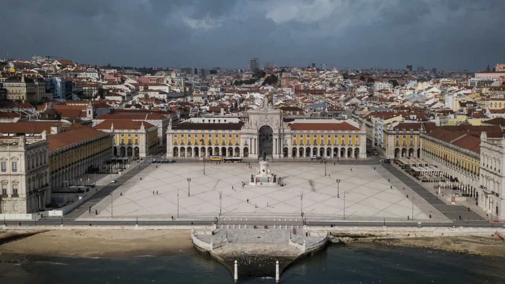 Pandemia em Portugal completa 1 ano em meio ao confinamento