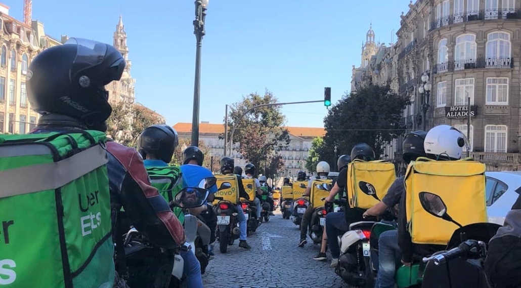 Estafeta “motoboy” brasileiro em coma após levar soco de cliente