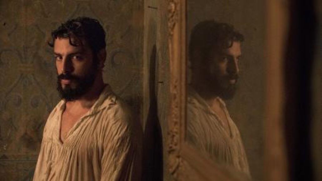 Cauã Reymond fica nu em novo filme sobre D. Pedro 1º