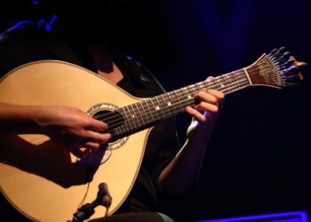 Aprenda a Canção de Coimbra na plataforma da Universidade de Coimbra