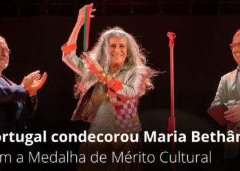 Portugal condecorou Maria Bethânia com a Medalha de Mérito Cultural